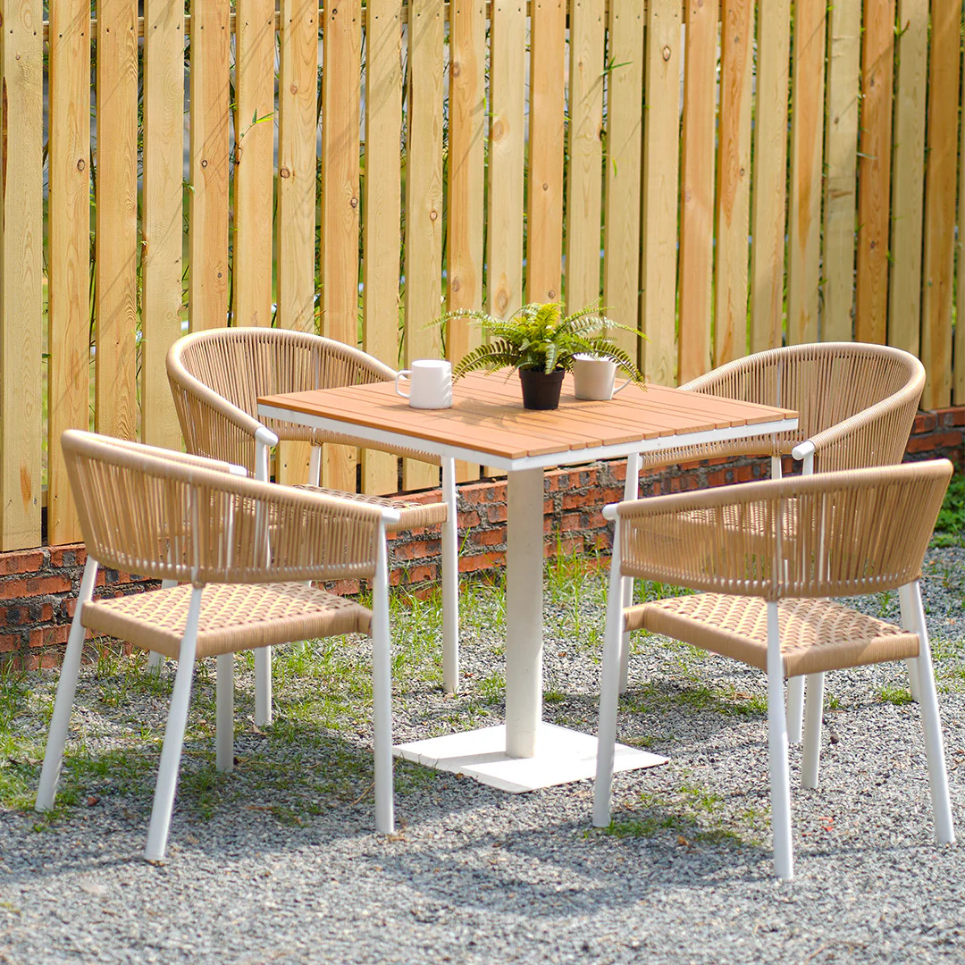 Outdoor Seating Dining